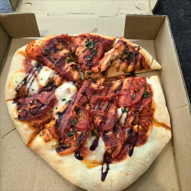 10" Classic Margherita Pizza.